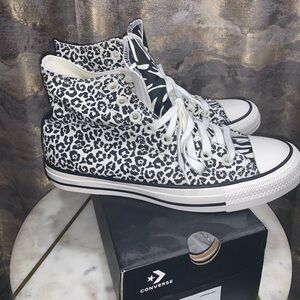 Converse Chuck Taylor All Star Women's High Top Shoes Size 8.5